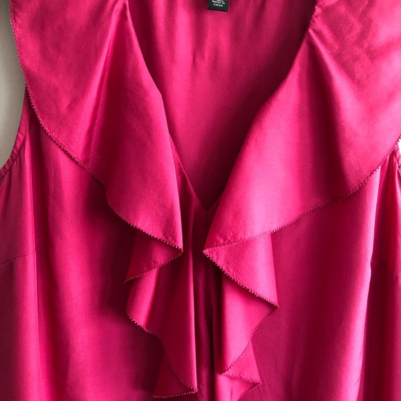 Banana Republic sleeveless top. Size small. 100% silk - Picture 2 of 7